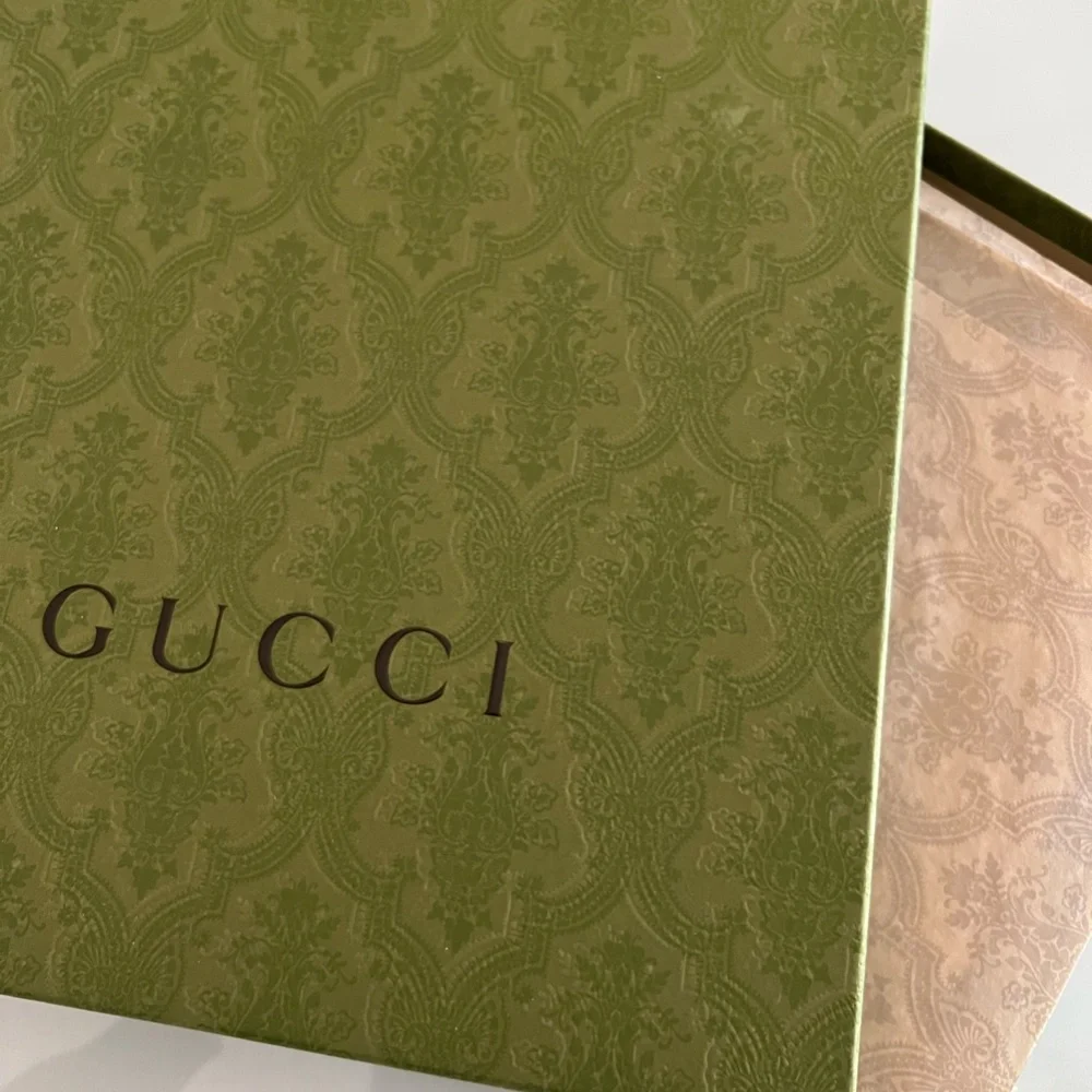 NWT Authentic Gucci Pet/Dog Sweater with Interlocking G - BRAND NEW IN GUCCI BOX - Picture 7 of 9